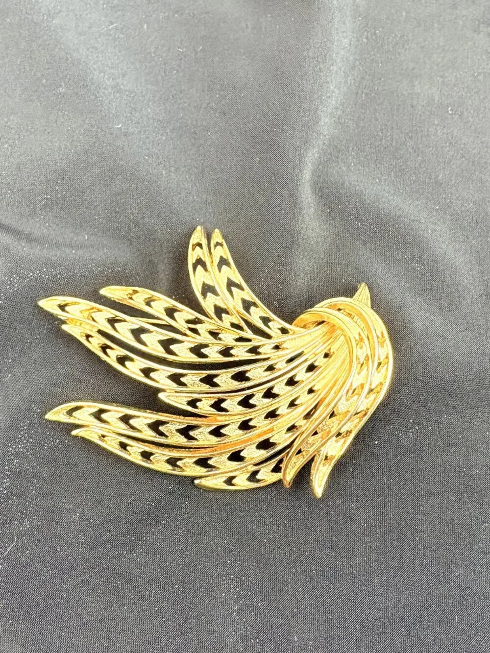 Vintage Monet Gold Tone Abstract Feather Spray Brooch Pin, Signed Openwork